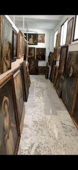 The operation began as a small poster shop and started opening combined retail locations in 1982. Gallerie Montbaron