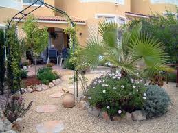 Gartengestaltung Mit Kies Und Steinen 25 Gartenideen Fur Sie Gartengestaltung Gartendekoration Kiesgarten