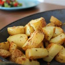 Pommes De Terre Au Four Ail Et Romarin Recette En 2020 Pomme De Terre Au Four Alimentation Recette Pomme De Terre