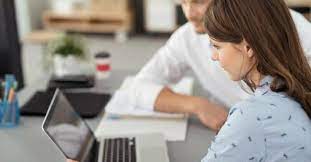 4 Strategies For Dealing With A New Boss (Who's Still Getting The Hang Of  It)