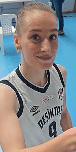 Mandy Rose, Paige'i Geçmeye Çok Yakın