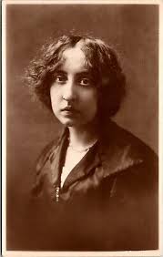 PRETTY WOMAN : SAD EXPRESSION : DARK SILK DRESS : T.I.C. : (1928)