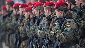 See more ideas about military, armed forces, special forces. Mit 17 Jahren Zur Bundeswehr Das Ist Nicht Nur Ein Team Ding Das Ist Mehr Wie Familie Leben Themen Puls