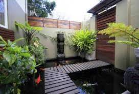 Selain itu jangan lupa menyesuaikan kolam ikan dengan pot ini dapat cantik diletakkan di teras rumah. 20 Model Kolam Ikan Minimalis Ini Jadikan Rumah Lebih Asri Sejasa Com