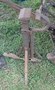Antique Blacksmith Vise Foot Hold Jaws Great Early Look What Is It August 2012 Blacksmithing Metal Working Metal Working Tools