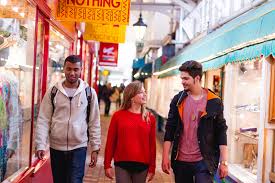 'there was traditional christmas carol singing by individuals and choirs, parang, gospel dance and latin dance by members and invited friends of the police. Parang In English Oxford Parang Translated To English