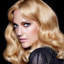 Muhteşem yüzyıl dizisinde canlandırmış olduğu hürrem sultan karakteri ile bilinmektedir. Meryem Uzerli Ar Meryemarabia Twitter
