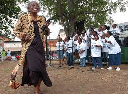 Mississippi Mass Choir's Mama Mosie Burks dies at 92; Funeral set
