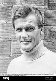 Portrait actor roger moore immagini e fotografie stock ad alta risoluzione 