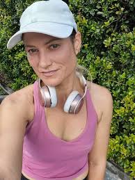 What tips do experienced runners have for a beginner running a 10 km run?