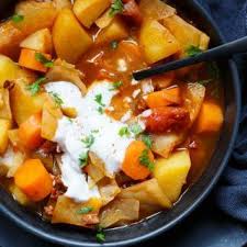 Magische Kohlsuppe Leicht Und Unglaublich Lecker Kochkarussell Rezept Magische Kohlsuppe Kohlsuppe Mahlzeit