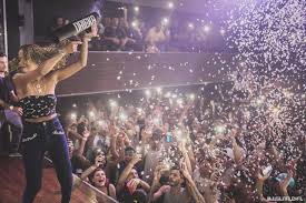 Mc dricka também é conhecida como rainha dos fluxos por suas músicas agressivas e emponderadas, que elevam a autoestima das mulheres, assim como chocam por trazer a mesma linguagem cantada pelos mcs homens, quebrando diversos tabus. Mc Dricka A Rainha Dos Bailes De Rua De Sp Com Mais De 50 Milhoes De Views No Youtube