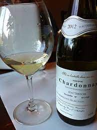 A fruity and floral nose and a beautifully balanced flavour make this an ideal summer drink. Chardonnay Wikipedia