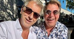 Maximilian, humorvoll durch den gottesdienst. Hass Nach Hochzeit Ein Pfarrer Segnete Die Ringe