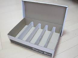 100均ダンボールが大人気 噂どおり収納にもぴったり おしゃれ収納をしよう flatware tray organization diy