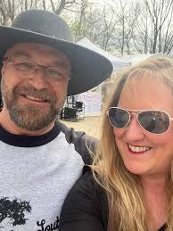 Great to run into Lisha Carrier and her man at the Moose Lodge!