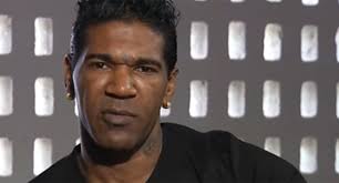 Omega anuncia que será padre por 7ma vez