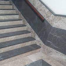 Merdiven mermer çeşitlerinde kullanılan mermerler de mermerin çıkarıldığı yere göre adlandırılan kaplama malzemeleridir. Merdiven Kaplama Uygulamalarimiz Ozmer Mermer