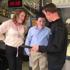 Byrnes' family confirmed the announcer's death with a statement to fox sports. Matt Kenseth Surprises Steve Byrnes Widow Son With Bristol Gifts