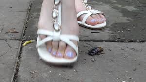 AZAZEL CRUSH SANDALIAS BLANCAS ROACH - ThisVid.com