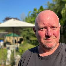 Why does my YZ450F bike bog out and stall after riding for 15-20 minutes?