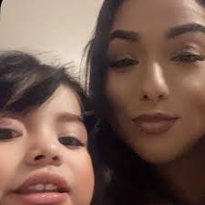 wild hair and flip flops (@lisa.luera)