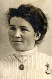 Mabel Knapp's Instagram, Twitter & Facebook