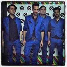 Tan biónica was a pop rock band from argentina.the group was formed in 2002 in buenos aires by vocalist santiago chano moreno charpentier, his younger brother gonzalo bambi moreno charpentier, sebastián seoane (guitar), and diego lichtenstein (drums). Tan Bionica Hola Mundo Home Facebook