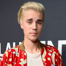 In a video of bieber drunkenly singing the song despacito — on which he is featured — he explains he does not know the words to the song, and decides the best option was to replace. Justin Bieber Talks About The Weeknd Jan 2017 Popsugar Celebrity