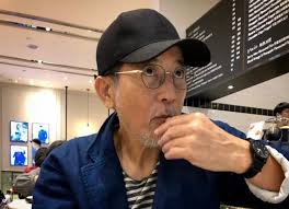 秦漢助理分享秦漢生活照，瞪大眼睛的樣子超可愛，真是越老越還童- 每日頭條