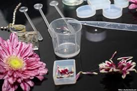 Rectangle square transparent acrylic resin block flower inside acrylic crystal lucite paper weight. How To Make Resin Jewelry And Find The Best Jewelry Resin