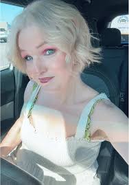 Can Publican Woman Have A Blonde Bob in 2025