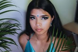 Alex Crabbe's Instagram, Twitter & Facebook