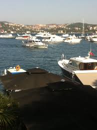 bebek sahilinde ve parkinda yuruyus kahve keyfi romantik rota sahil roma manzara