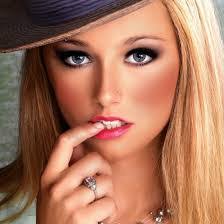 Ashlee Saylor's Instagram, Twitter & Facebook