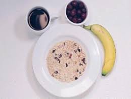 There are 367 calories in 16 ounces of oatmeal with fruit.: What Do 300 Calorie Meals Look Like