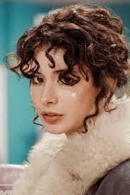 🤍Hey Austin🤍 • I'll see you TONIGHT over at @daintydillo with  @brumdog_millionaire_ and @racerickettsmusic 7:00pm-9:00pm • TOMORROW at:  1) @bmi brunch 10:50am-11:10pm 2) @armadilloden 3:00pm-4:00pm for  @cavemanmusicfestival SXSW • • Let's have