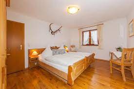 Das ferienhaus antonia liegt zentral in mittenwald. Ferienhaus Antonia In Mittenwald Deutschland 20 Bewertungen Preise Planet Of Hotels