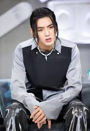 Kris wu, sinh ngày 6 tháng 11 năm 1990), còn được biết đến với nghệ danh kris (hangul: LÆ°u Diá»‡c Phi Tá»«ng Boc Tráº§n Bá»™ Máº·t Tháº­t Cá»§a Ngo Diá»‡c Pham