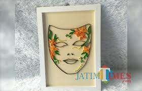 Tinggal kamu tambahkan dengan imajinasi dan kreativitasmu untuk membuat kreasi hiasan dinding yang super keren. Kreasi Unik Hiasan Dinding Dari Kertas Intip Karya Ibu Rumah Tangga Di Malang Ini Jatim Times