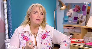 Check spelling or type a new query. Les Plus Belles Vacances Les As De La Deco Valerie Damidot Un Pari Gagnant Pour Tf1 En Audience Toutelatele