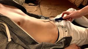 Insane friend t0rturing my navel - ThisVid.com