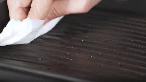 The solution will begin to fizz, signaling that the chemical reaction of the two handy household cleanersis at work dissolving any burnt remains in the pans. How To Clean Burnt Pots And Pans Tricks To Remove Burnt Stains From Non Stick Frying Pans