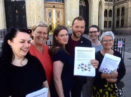 Stortingsrepresentant for hordaland, leder i sosialistisk venstreparti. Audun Lysbakken Det Er Fullt Oppror I Barnehagene Mot Regjeringens Politikk I Dag Tok Jeg Imot Tusenvis Av Underskrifter Og Sv Stotter Opprorerne Vi Mener Barn Ma Fa Vaere Barn Og