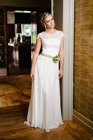 Wählen sie aus illustrationen zum thema hochzeitskleid von istock. Diese Kleid Hat Echt Pfiff Ausserdem Eine Auffallige Spitze Mit Ranken Kurzarm Eine Tiefe Corsage Eine Brautmode Brautkleid Vintage Hochzeitskleider Vintage