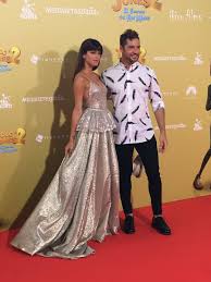 Ma per ricevere il vestito dovete cliccare sulla scritta verde. Tini Stoessel