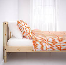 La plupart de nos têtes de lit disposent d'un rangement pour ranger livres, réveil ou téléphone. Tete De Lit Ikea Personnalisee 10 Idees De Relooking De Meubles Tres Creatives