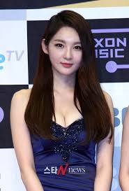 Kim's more notable tv series include ireland, fashion 70's, new heart, strike love, and the thorn birds. Get Closer With Davichi S Member Kang Min Kyung Age Height Dramas Songs Etc Channel K