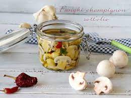 I funghi pleurotus sott'olio sono ottimi per essere usati come contorno, antipasto e aperitivo. Funghi Champignon Sott Olio Croccantissimi E Gustosi