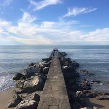 Vom strand, pool auch für die kindern, eine reihenhaus mit privatgarten, kamin, wohnzimmer mit küche, eine doppelzimmer, baderzimmer am erdgeschoss; The Beautiful Beach In Duna Verde Italy Italien